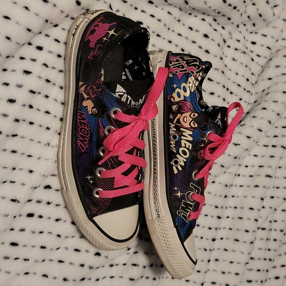 catwoman converse